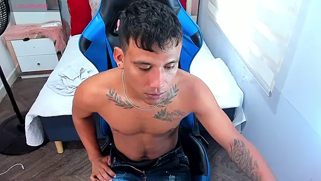 Snapshot of Backsex_boy chatting on 10-13-25, 02:06 Backsex boy online show from 10-13-25, 02:06