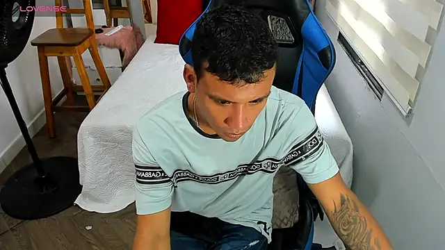 Snapshot of Backsex_boy chatting on 11-12-25, 02:28 Backsex boy online show from 11-12-25, 02:28