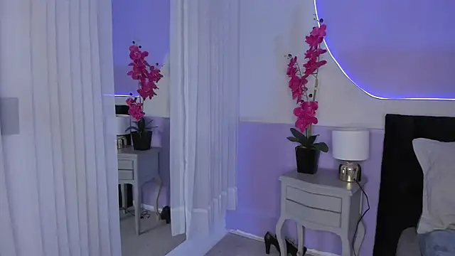 Snapshot of Julieta_Cortes__ chatting on 12-28-24, 12:03 Julieta Cortes online show from 12-28-24, 12:03