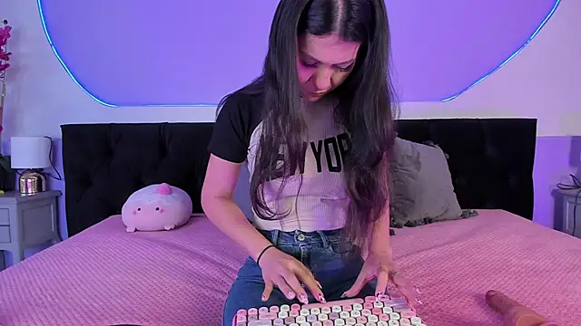 Snapshot of Julieta_Cortes__ chatting on 10-20-25, 11:54 Julieta Cortes online show from 10-20-25, 11:54