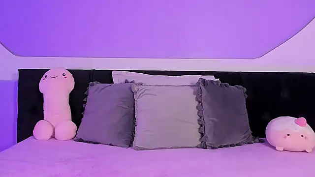 Snapshot of Julieta_Cortes__ chatting on 11-03-25, 12:50 Julieta Cortes online show from 11-03-25, 12:50