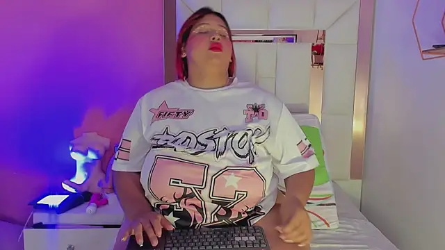 Alanna hot3 online show from 05-06-26, 07:52