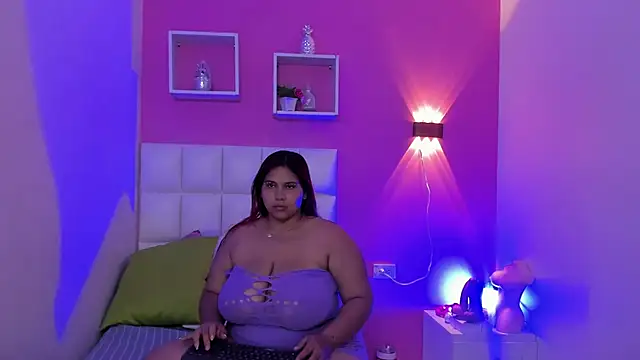 Alanna hot3 online show from 05-07-26, 07:41