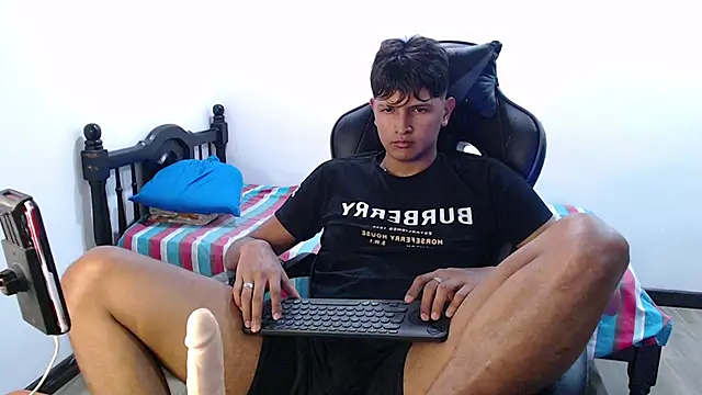 Snapshot of alex_245711 chatting on 11-20-25, 07:35 alex 245711 online show from 11-20-25, 07:35