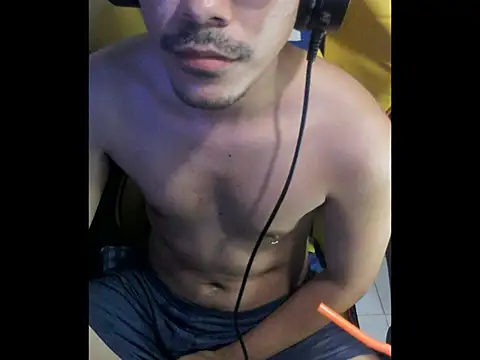 cloudyth1994 online show from 11-06-25, 07:26