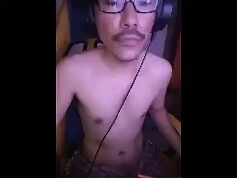 Snapshot of cloudyth1994 chatting on 03-06-26, 08:22 cloudyth1994 online show from 03-06-26, 08:22