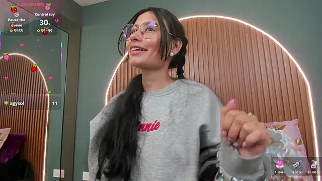 Snapshot of NayeCloud chatting on 10-14-25, 03:40 NayeCloud online show from 10-14-25, 03:40