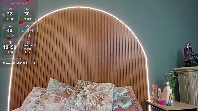 Snapshot of NayeCloud chatting on 10-16-25, 03:40 NayeCloud online show from 10-16-25, 03:40