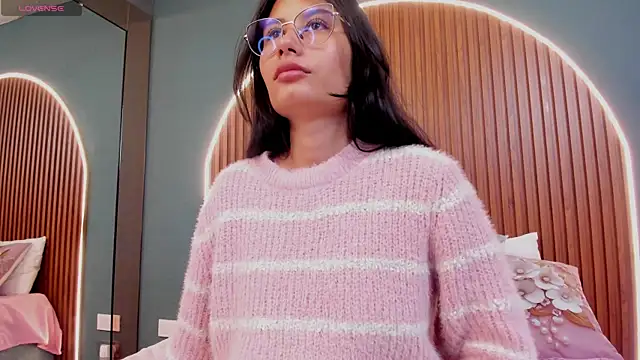 Snapshot of NayeCloud chatting on 10-17-25, 03:42 NayeCloud online show from 10-17-25, 03:42