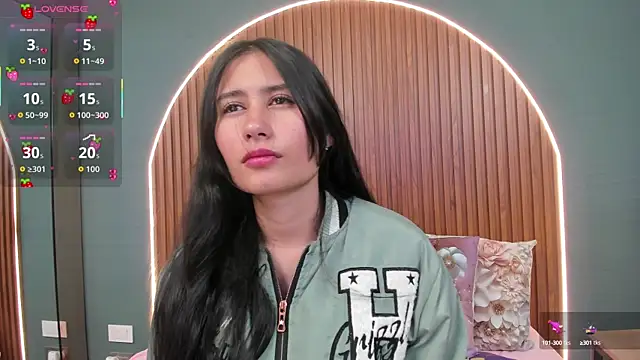 Snapshot of NayeCloud chatting on 10-21-25, 03:40 NayeCloud online show from 10-21-25, 03:40