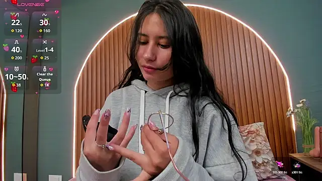 Snapshot of NayeCloud chatting on 10-29-25, 03:31 NayeCloud online show from 10-29-25, 03:31