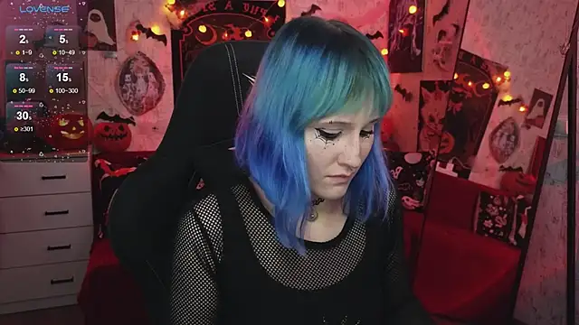 Snapshot of little_Elika chatting on 10-31-25, 09:38 little Elika online show from 10-31-25, 09:38