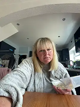 chloefeel online show from 06-15-26, 11:12