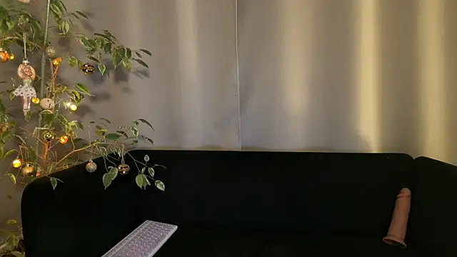 weshycouple online show from 12-23-24, 07:09