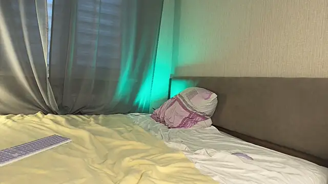 weshycouple online show from 10-09-25, 07:23