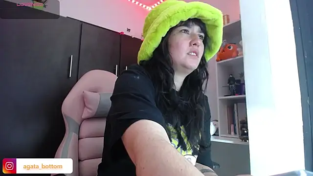 Snapshot of NewAgatha_Bolton chatting on 01-09-25, 12:57 NewAgatha Bolton online show from 01-09-25, 12:57