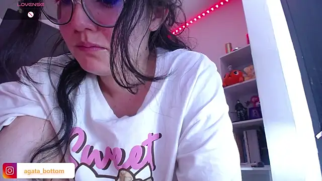 Snapshot of NewAgatha_Bolton chatting on 01-10-25, 04:22 NewAgatha Bolton online show from 01-10-25, 04:22