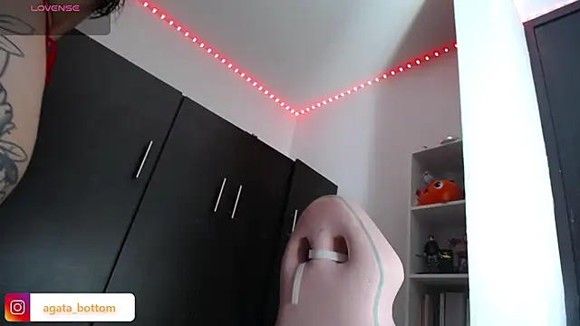 Snapshot of NewAgatha_Bolton chatting on 03-01-25, 02:44 NewAgatha Bolton online show from 03-01-25, 02:44