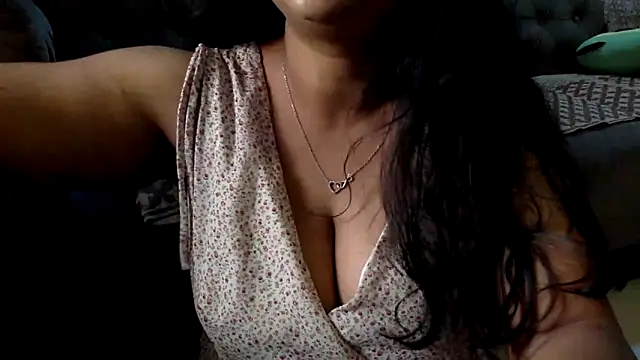 Snapshot of HaaniKaur chatting on 06-10-26, 04:45 HaaniKaur online show from 06-10-26, 04:45