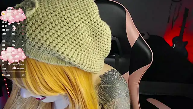 Snapshot of Theprojectsaraa chatting on 10-19-25, 08:09 Theprojectsaraa online show from 10-19-25, 08:09