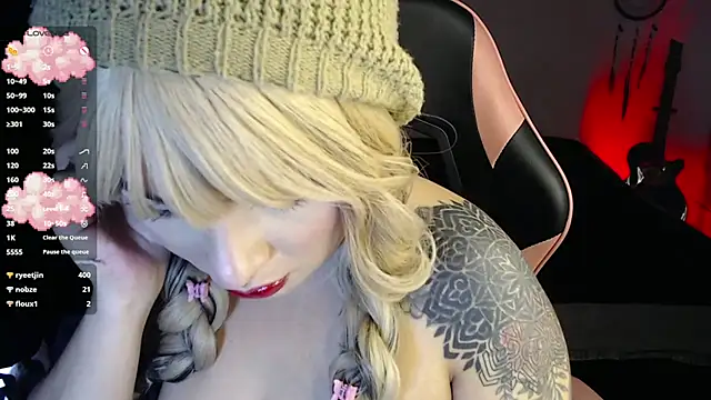 Snapshot of Theprojectsaraa chatting on 10-20-25, 09:04 Theprojectsaraa online show from 10-20-25, 09:04