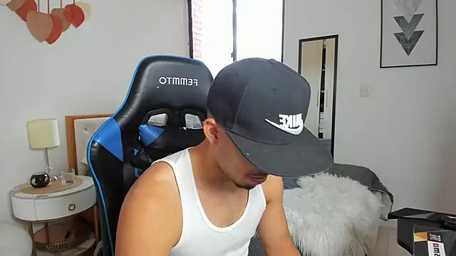 mateoleonee online show from 10-18-25, 07:47