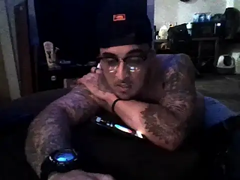 Snapshot of Antoniothedon chatting on 01-26-25, 01:47 Antoniothedon online show from 01-26-25, 01:47