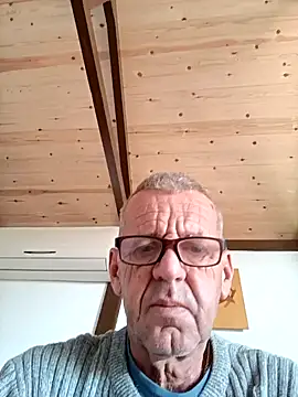 Snapshot of Freddy1962 chatting on 12-15-24, 05:23 Freddy1962 online show from 12-15-24, 05:23