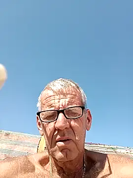 Snapshot of Freddy1962 chatting on 01-05-25, 09:15 Freddy1962 online show from 01-05-25, 09:15