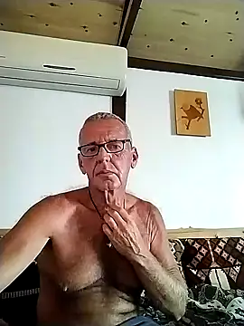 Snapshot of Freddy1962 chatting on 02-04-25, 03:04 Freddy1962 online show from 02-04-25, 03:04