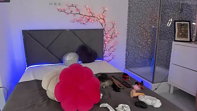 CassieEvans online show from 10-08-25, 05:49