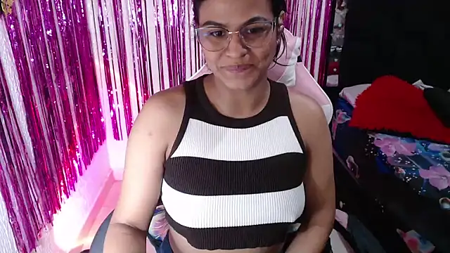 SweetAlmaa online show from 06-18-26, 11:58