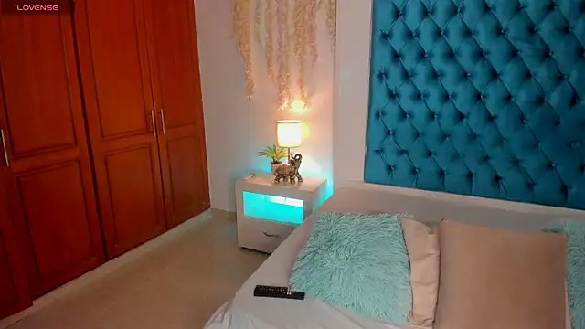 Snapshot of ohrianagibson chatting on 04-15-26, 11:27 ohrianagibson online show from 04-15-26, 11:27