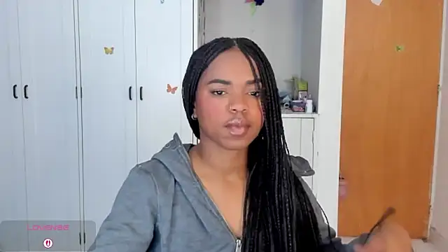 Snapshot of Marce_22 chatting on 09-24-25, 04:10 Marce 22 online show from 09-24-25, 04:10