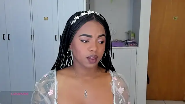 Snapshot of Marce_22 chatting on 09-28-25, 01:44 Marce 22 online show from 09-28-25, 01:44