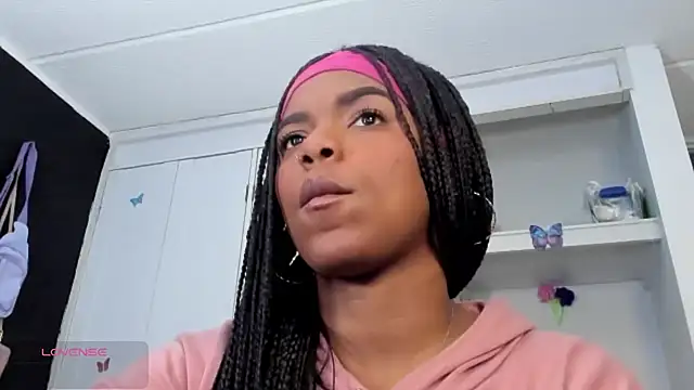 Snapshot of Marce_22 chatting on 10-02-25, 11:01 Marce 22 online show from 10-02-25, 11:01