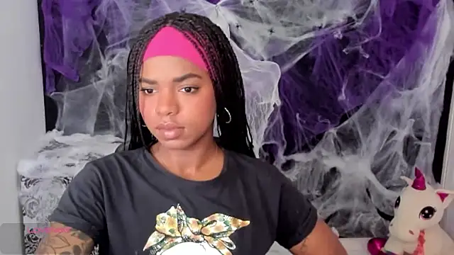 Snapshot of Marce_22 chatting on 10-08-25, 04:04 Marce 22 online show from 10-08-25, 04:04