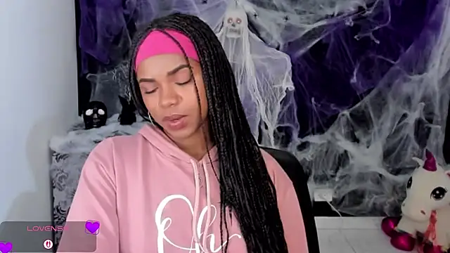 Snapshot of Marce_22 chatting on 10-09-25, 04:10 Marce 22 online show from 10-09-25, 04:10