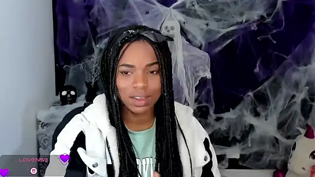 Snapshot of Marce_22 chatting on 10-12-25, 01:26 Marce 22 online show from 10-12-25, 01:26