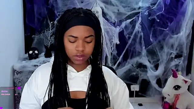 Snapshot of Marce_22 chatting on 10-16-25, 11:39 Marce 22 online show from 10-16-25, 11:39