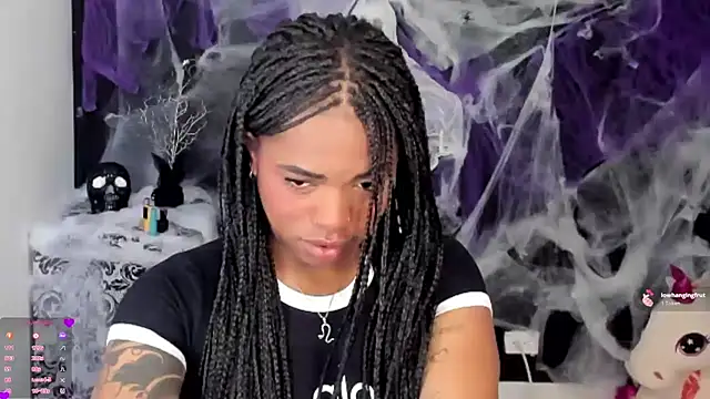 Snapshot of Marce_22 chatting on 10-20-25, 05:57 Marce 22 online show from 10-20-25, 05:57