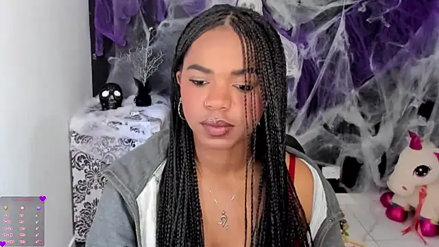 Snapshot of Marce_22 chatting on 10-22-25, 03:45 Marce 22 online show from 10-22-25, 03:45