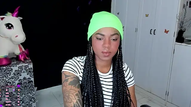 Snapshot of Marce_22 chatting on 11-06-25, 03:51 Marce 22 online show from 11-06-25, 03:51