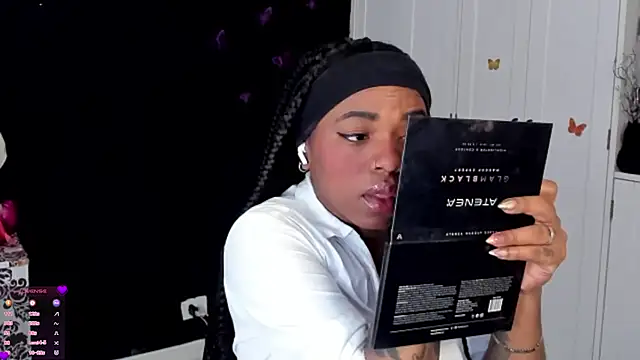 Snapshot of Marce_22 chatting on 11-06-25, 07:37 Marce 22 online show from 11-06-25, 07:37