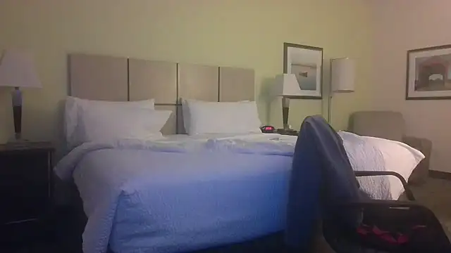 Snapshot of UnCuTupTheBuTT chatting on 10-17-25, 12:58 UnCuTupTheBuTT online show from 10-17-25, 12:58