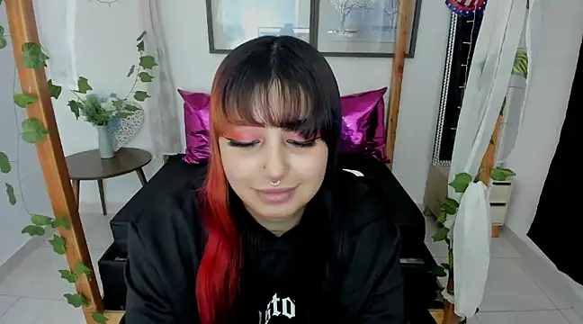 lussyevans24 online show from 01-04-25, 04:44