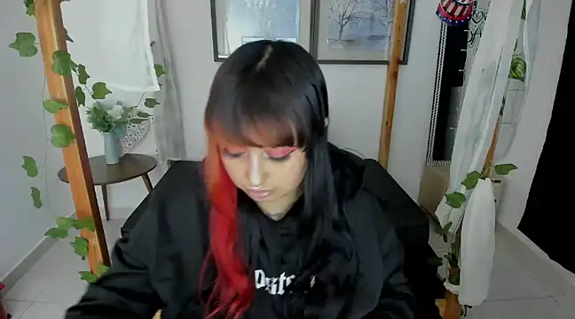 lussyevans24 online show from 01-05-25, 07:07