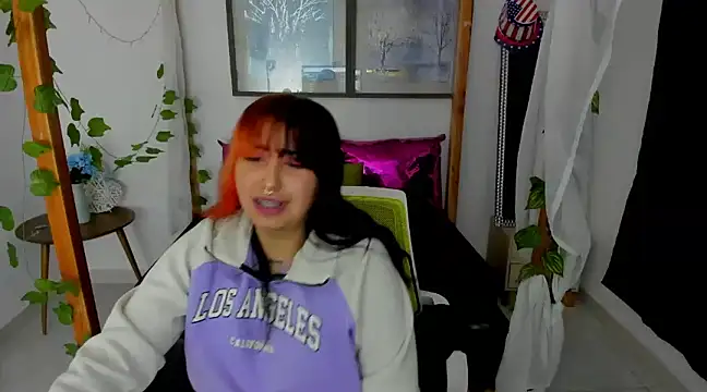 lussyevans24 online show from 01-21-25, 04:21