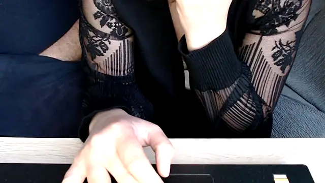 Snapshot of margotgra82 chatting on 11-11-25, 03:34 margotgra82 online show from 11-11-25, 03:34