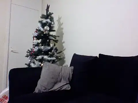 Snapshot of Cinderella_Jewels_ chatting on 12-23-24, 11:28 Cinderella Jewels online show from 12-23-24, 11:28